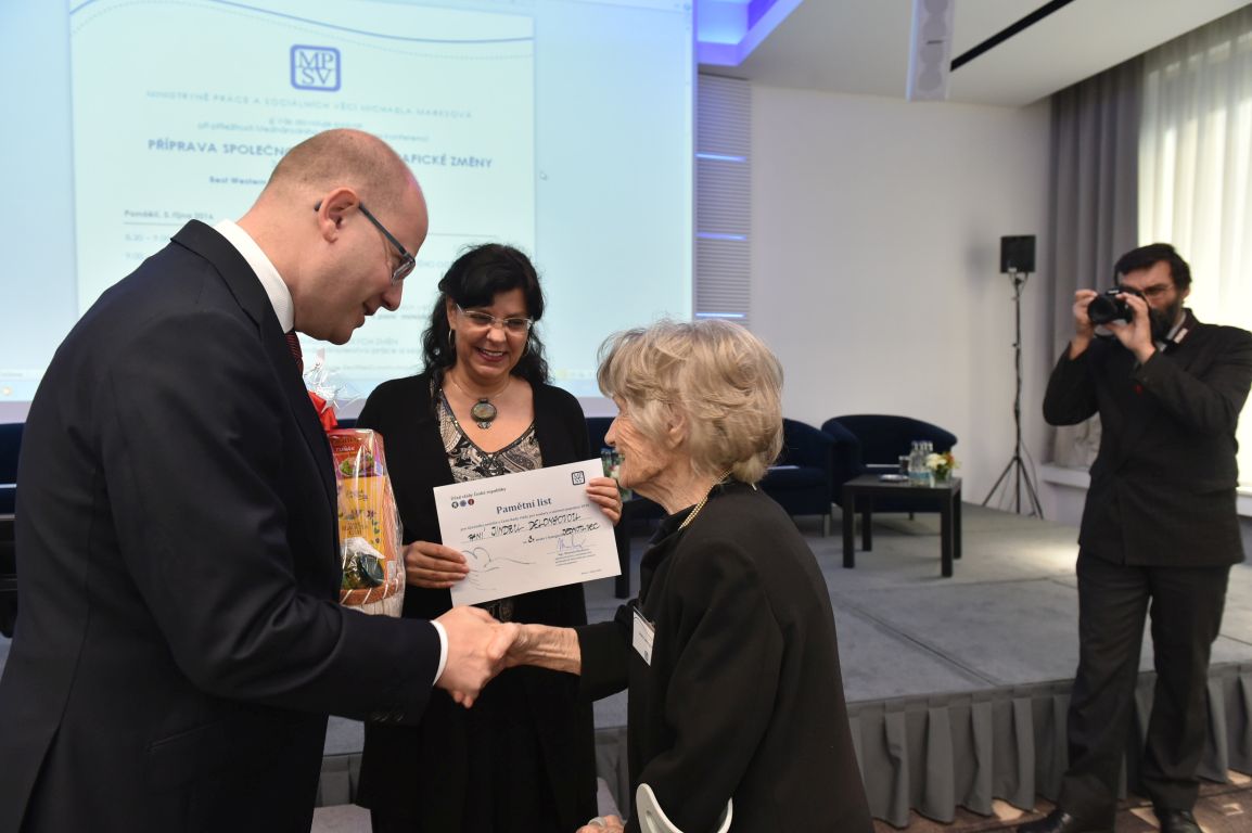 Marksová a premiér Sobotka předali ocenění seniorům