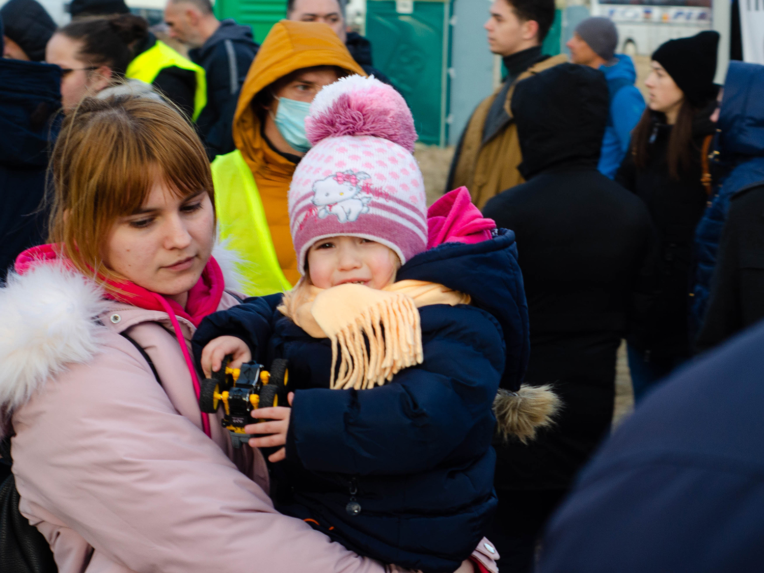 „První pomoc“ pro uprchlíky v podobě humanitární dávky klesá. V září směřovala převážně k dětem