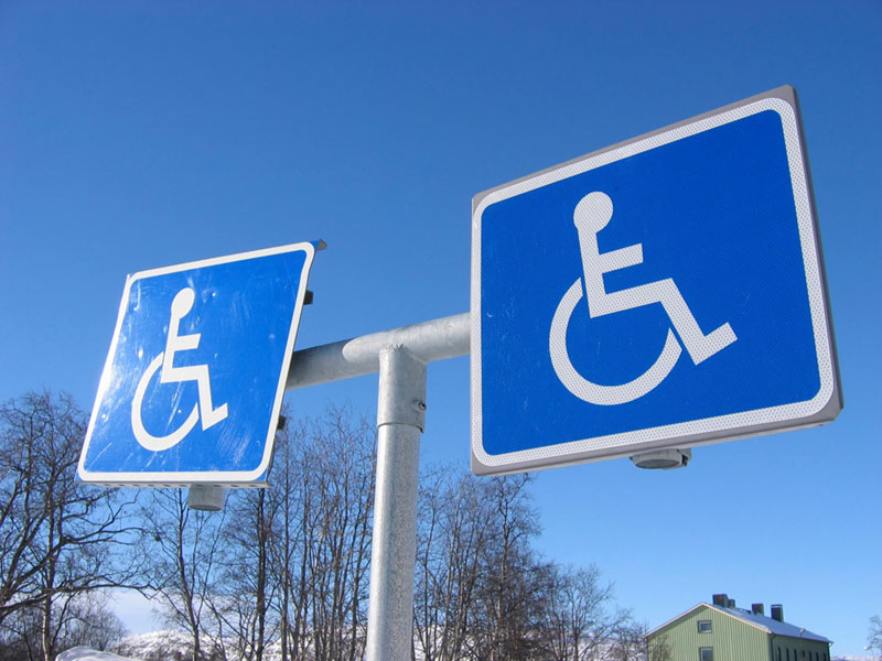 Invalidita je jednou z životních situací upravenou zákonem o důchodovém pojištění. ČSSZ vyplácela v loňském roce bezmála 426 tisíc invalidních důchodů měsíčně
