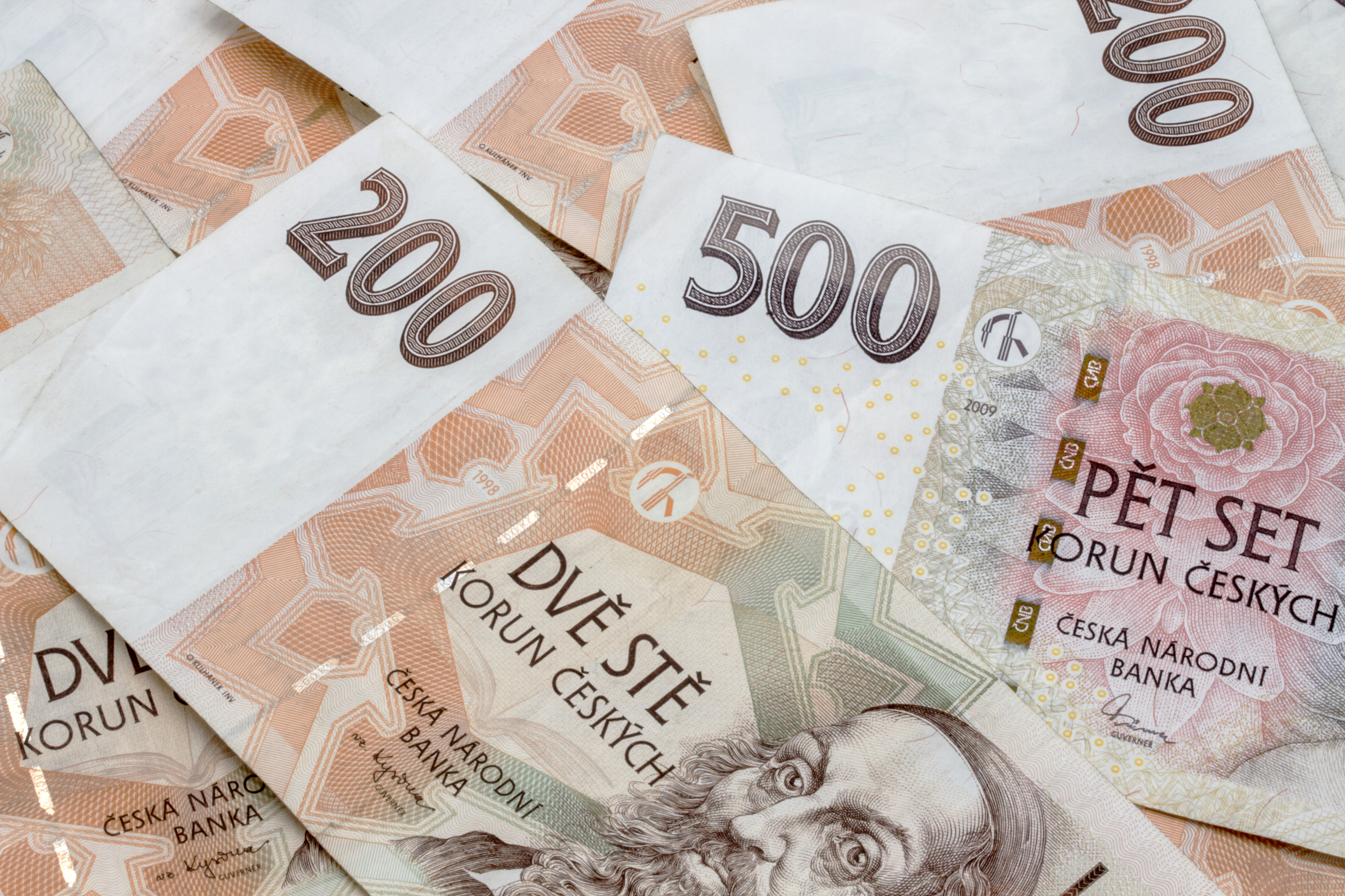 Důchodci si v příštím roce polepší v průměru o 900 korun