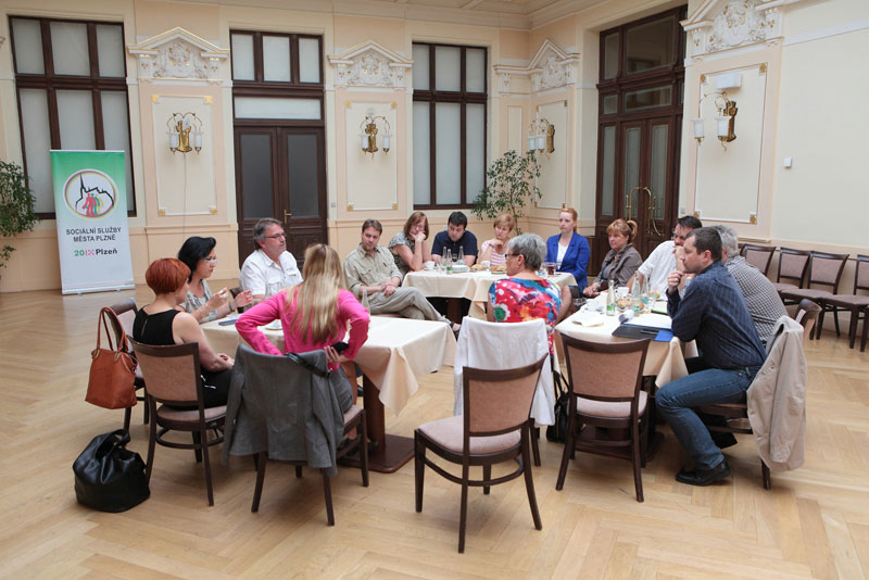 Michaela Marksová navštívila s čínskou velvyslankyní domov pro seniory a zrakově postižené