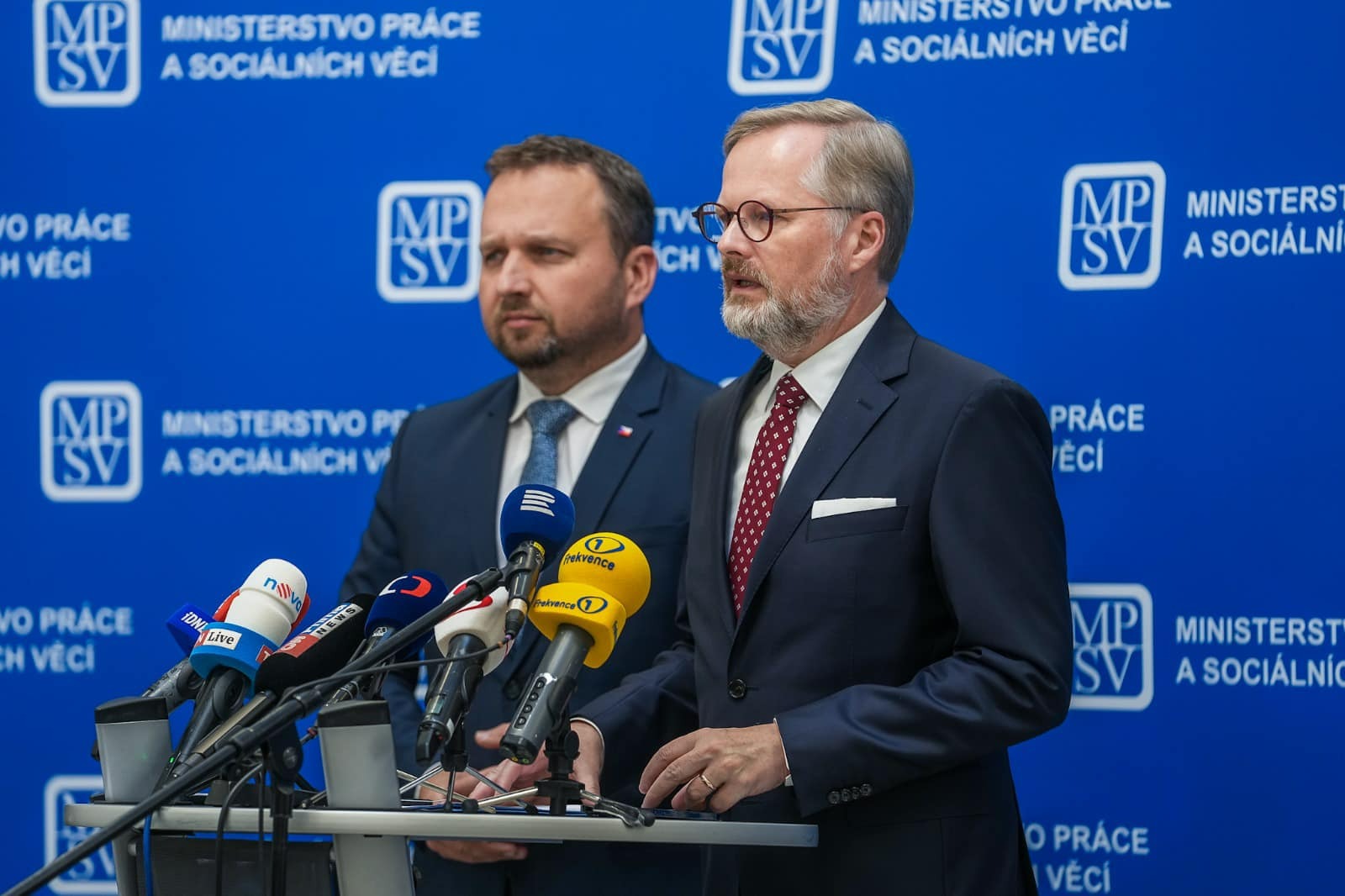 Premiér po návštěvě MPSV: Podpora státu míří ke všem, kteří ji v této těžké době potřebují